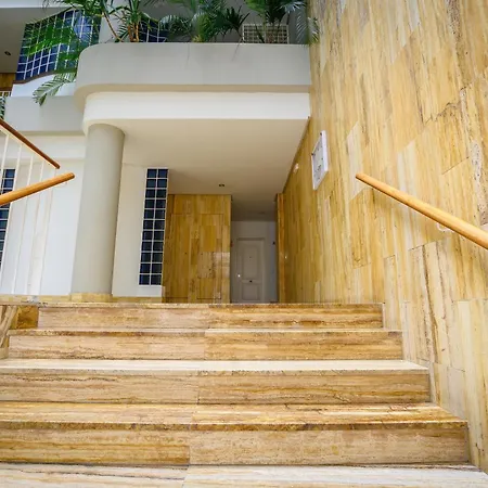 New Full Private With Pool And Parking *