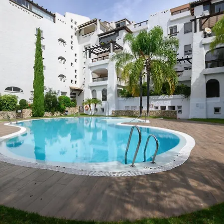 New Full Private With Pool And Parking *