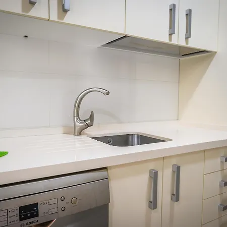 New Full Private With Pool And Parking *
